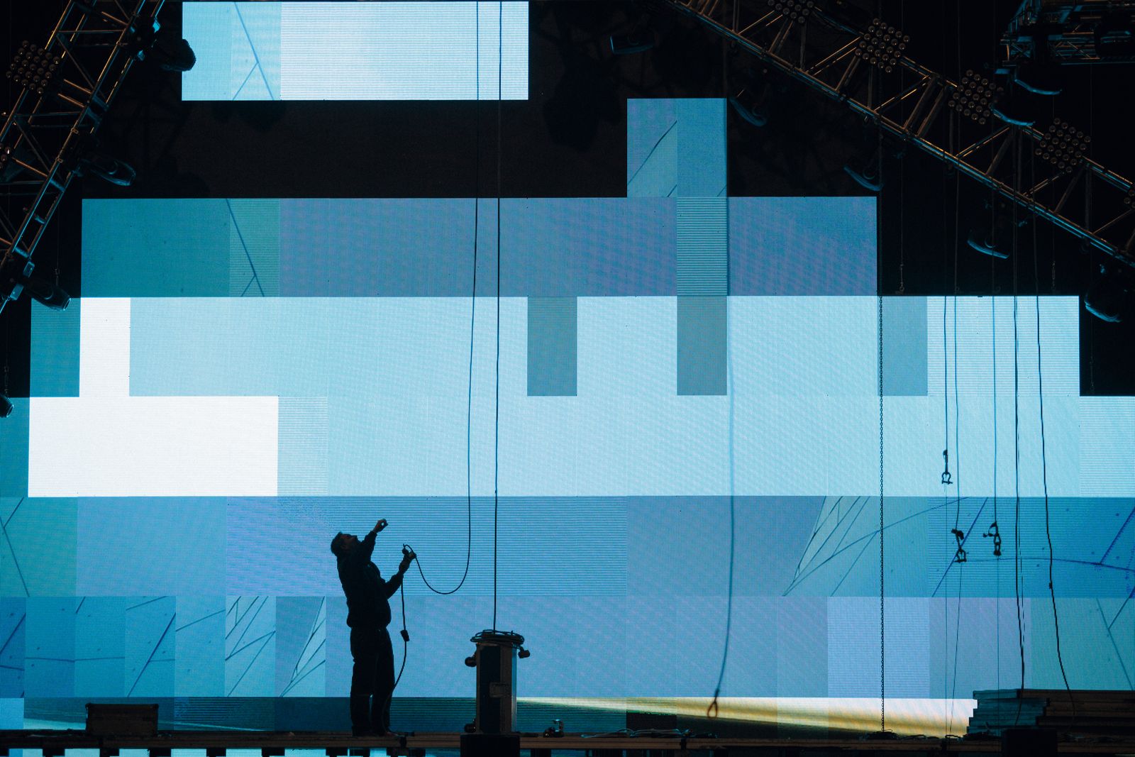 LED screen panels for flight case transport